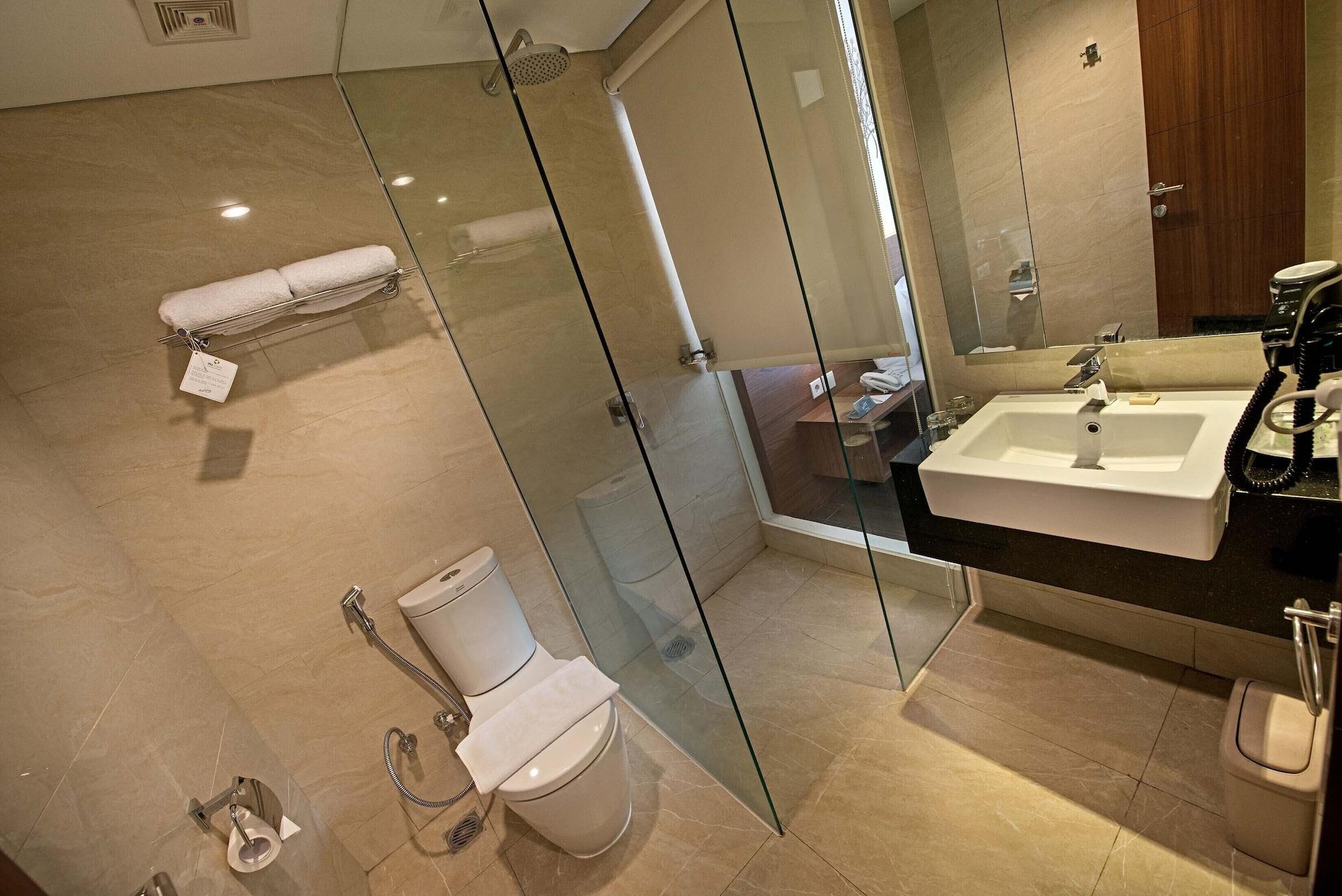 Grand Whiz Poins Simatupang Jakarta Jacarta Exterior foto