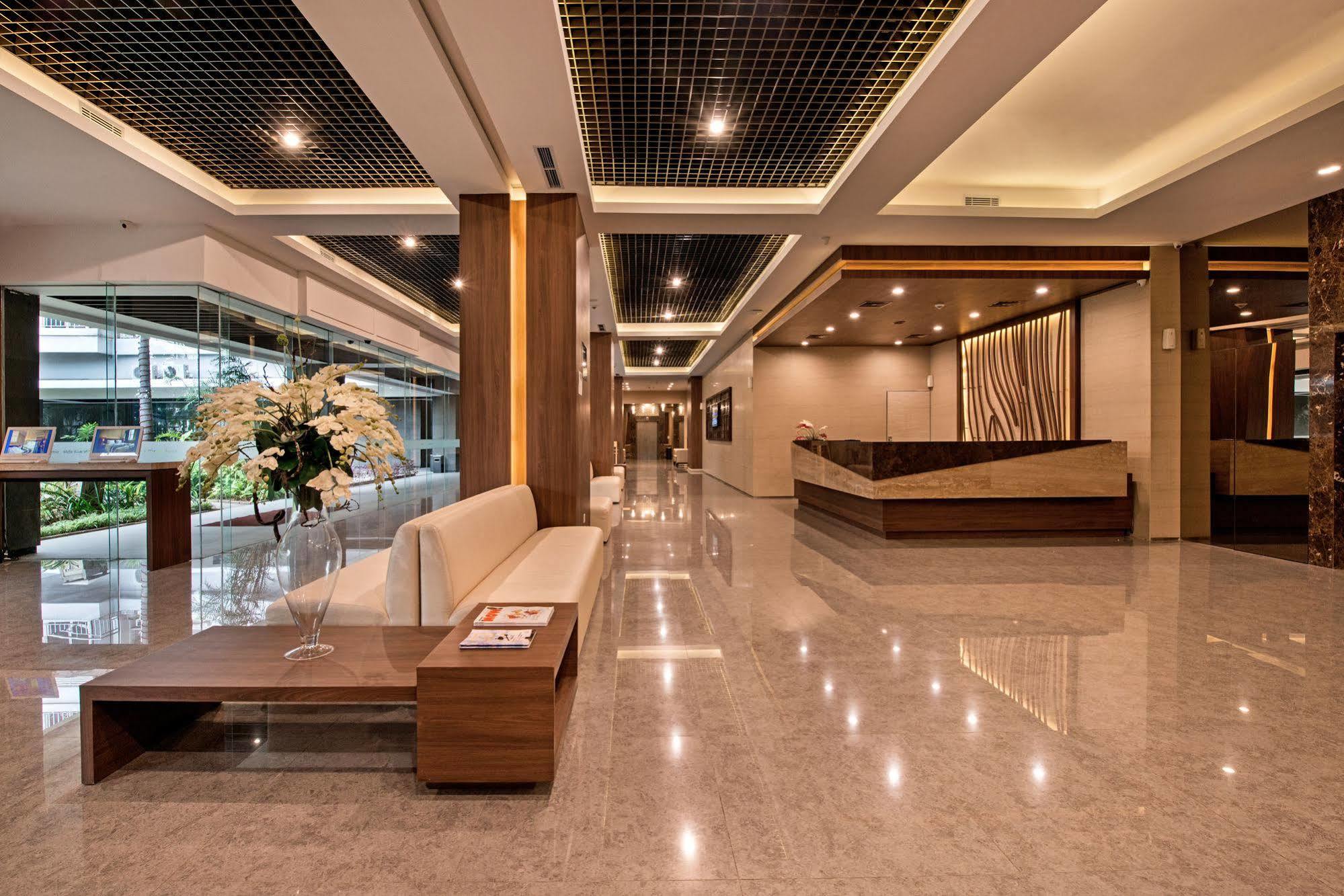 Grand Whiz Poins Simatupang Jakarta Jacarta Exterior foto