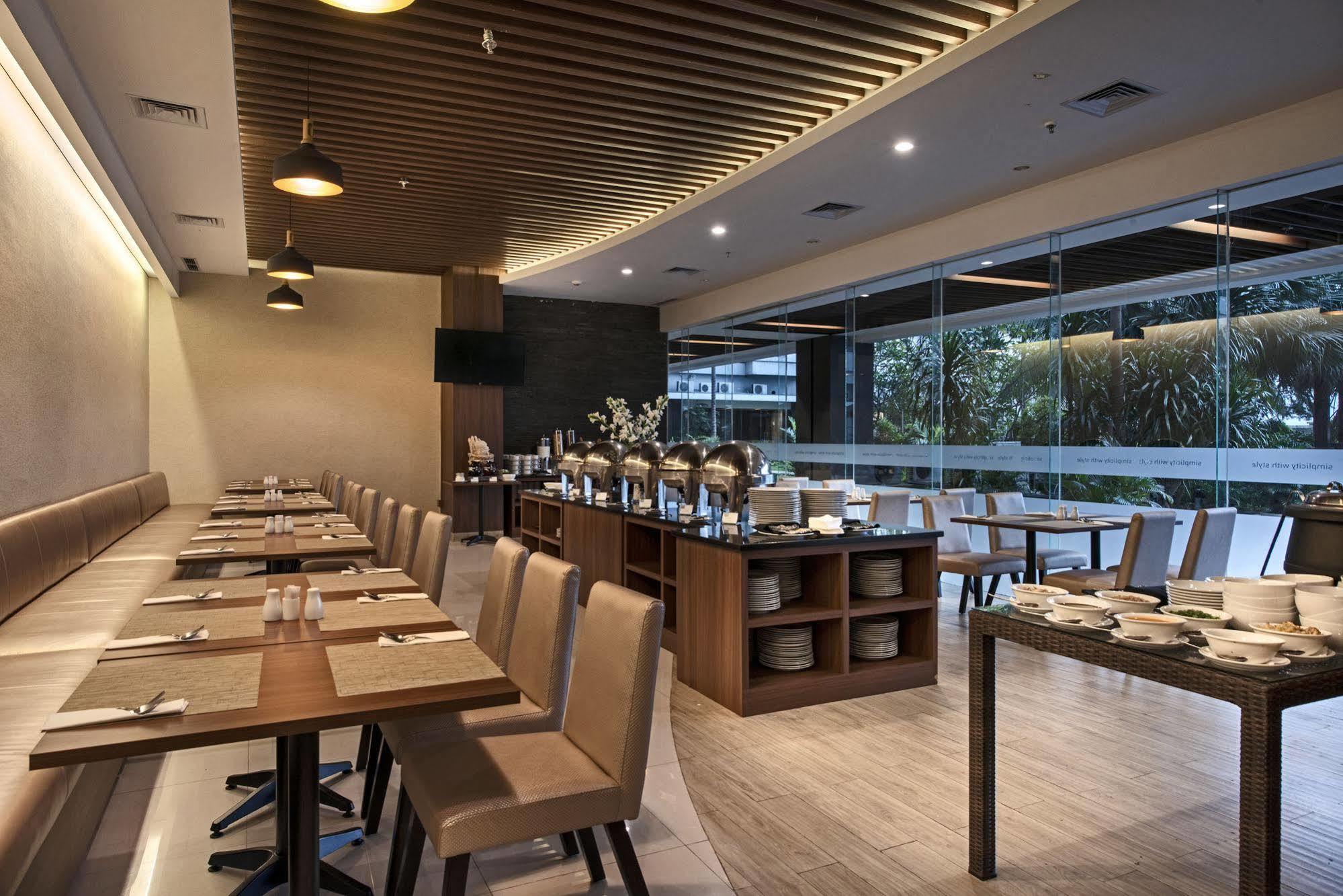 Grand Whiz Poins Simatupang Jakarta Jacarta Exterior foto