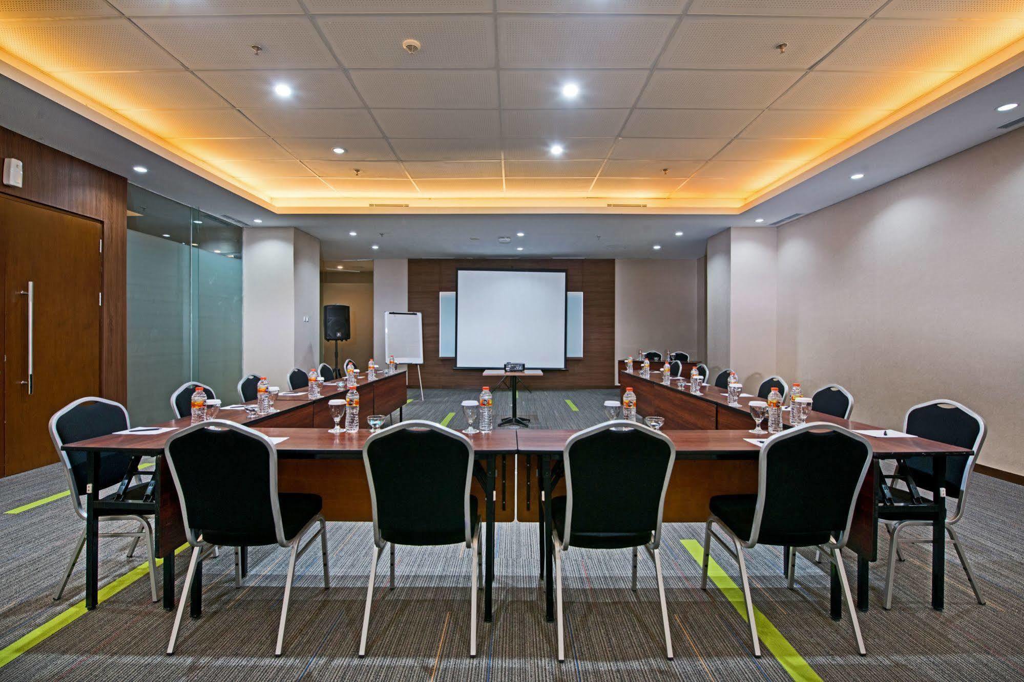 Grand Whiz Poins Simatupang Jakarta Jacarta Exterior foto
