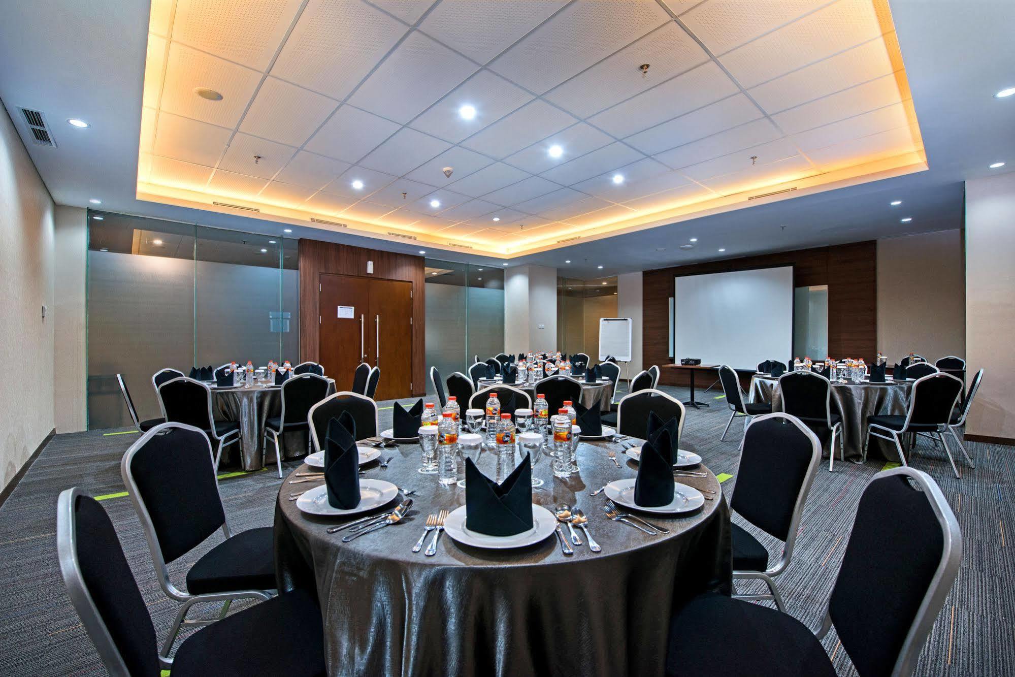 Grand Whiz Poins Simatupang Jakarta Jacarta Exterior foto